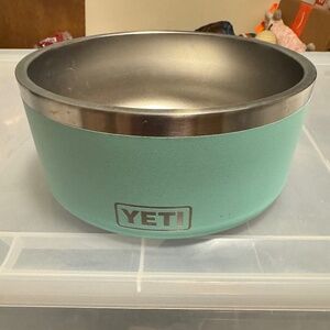 YETI  Boomer 8 dog bowl